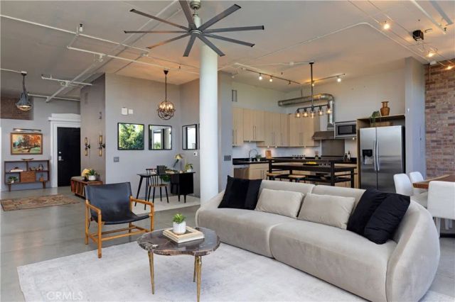 835 Locust Avenue 421, Long Beach, CA 90813