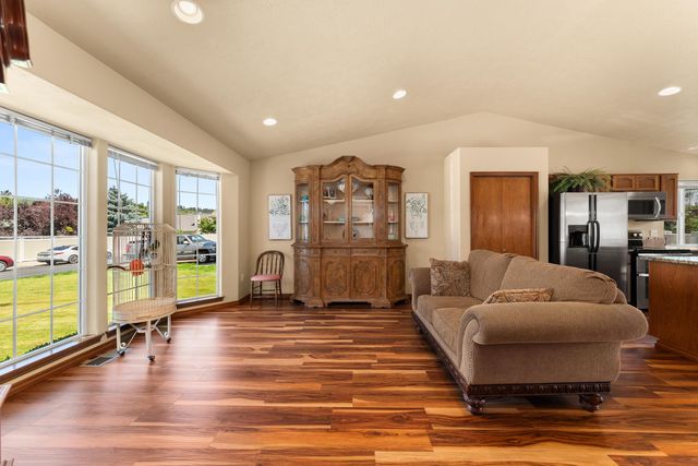 9602 E Hoffman Ln, Spokane, WA 99206