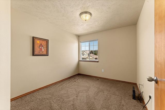 9602 E Hoffman Ln, Spokane, WA 99206