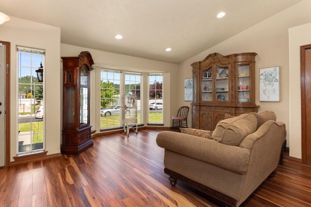 9602 E Hoffman Ln, Spokane, WA 99206