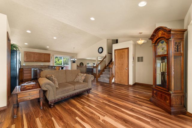 9602 E Hoffman Ln, Spokane, WA 99206
