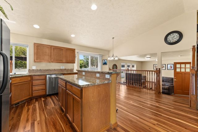 9602 E Hoffman Ln, Spokane, WA 99206
