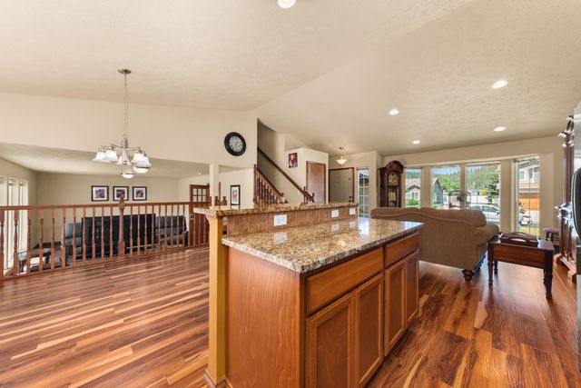 9602 E Hoffman Ln, Spokane, WA 99206