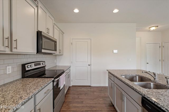 575 Smoky Valley Lane, Seymour, TN 37865