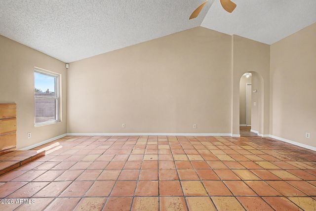 6433 W KINGS Avenue, Glendale, AZ 85306