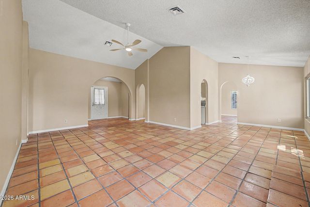 6433 W KINGS Avenue, Glendale, AZ 85306