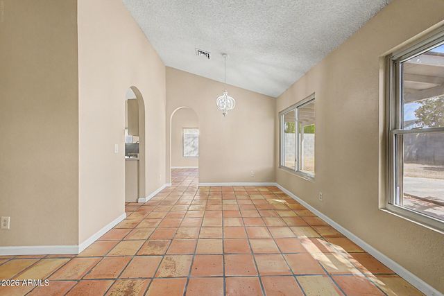 6433 W KINGS Avenue, Glendale, AZ 85306