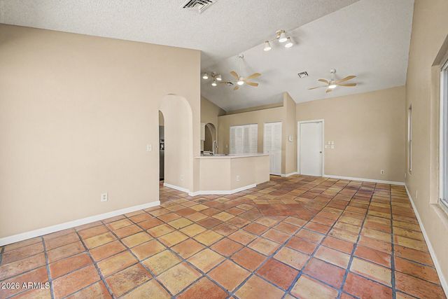 6433 W KINGS Avenue, Glendale, AZ 85306