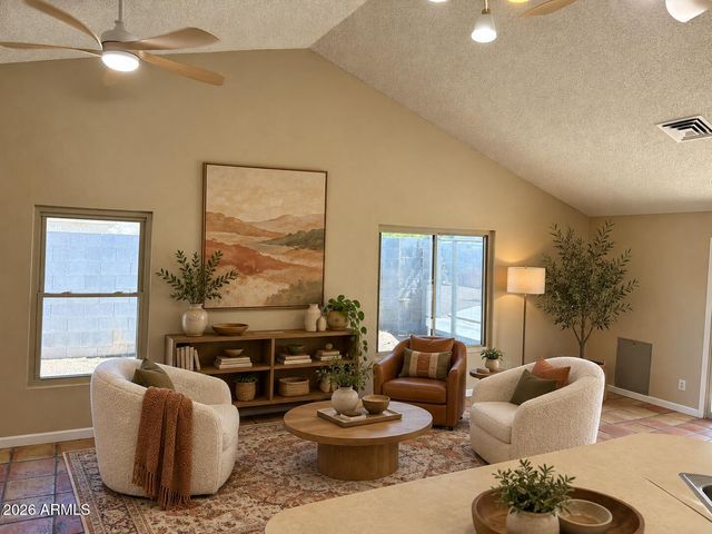 6433 W KINGS Avenue, Glendale, AZ 85306