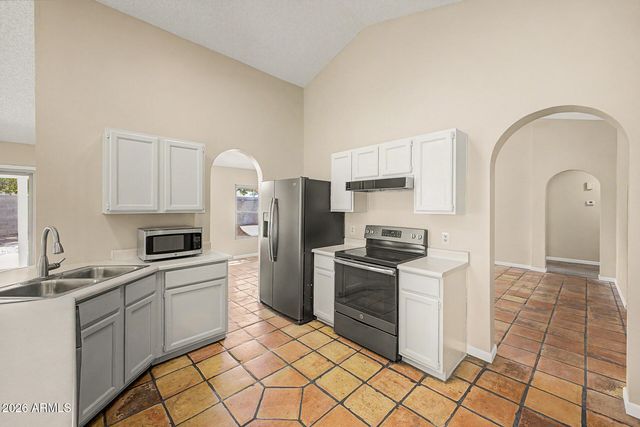 6433 W KINGS Avenue, Glendale, AZ 85306