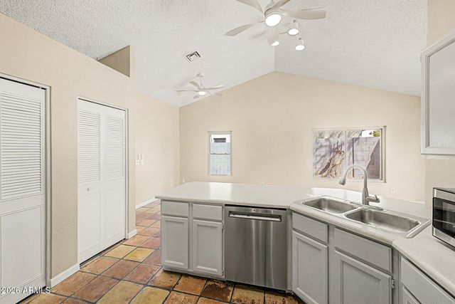 6433 W KINGS Avenue, Glendale, AZ 85306