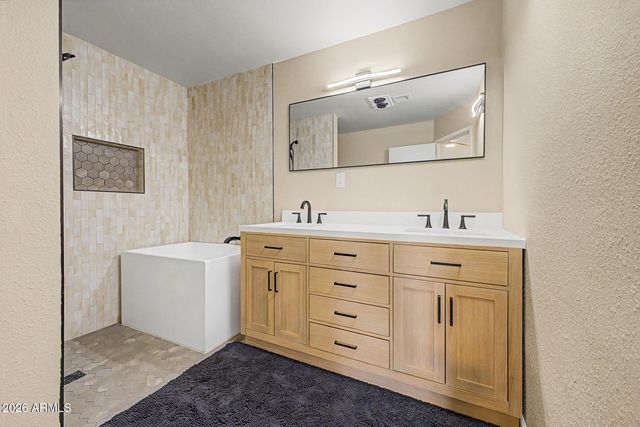 6433 W KINGS Avenue, Glendale, AZ 85306