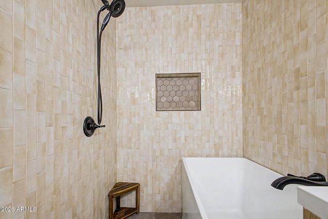 6433 W KINGS Avenue, Glendale, AZ 85306