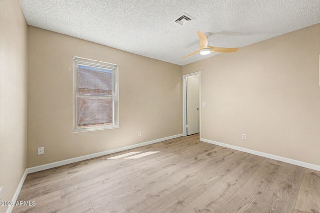 6433 W KINGS Avenue, Glendale, AZ 85306