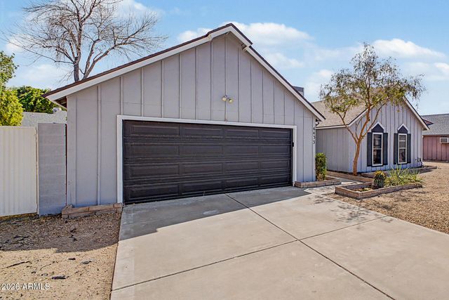 6433 W KINGS Avenue, Glendale, AZ 85306
