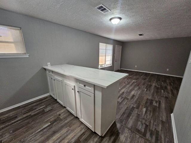 3635 N Macgregor Way 17, Houston, TX 77004