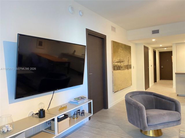 1000 Brickell Plaza 3807, Miami, FL 33131