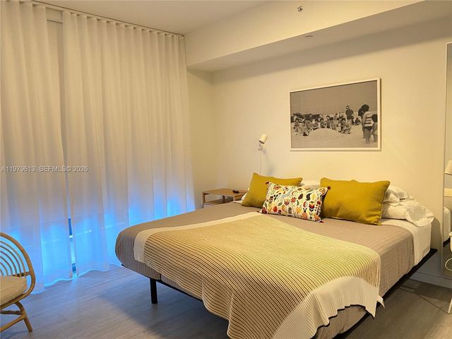 1000 Brickell Plaza 3807, Miami, FL 33131