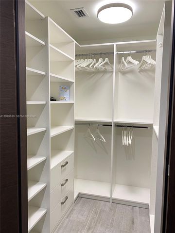 1000 Brickell Plaza 3807, Miami, FL 33131