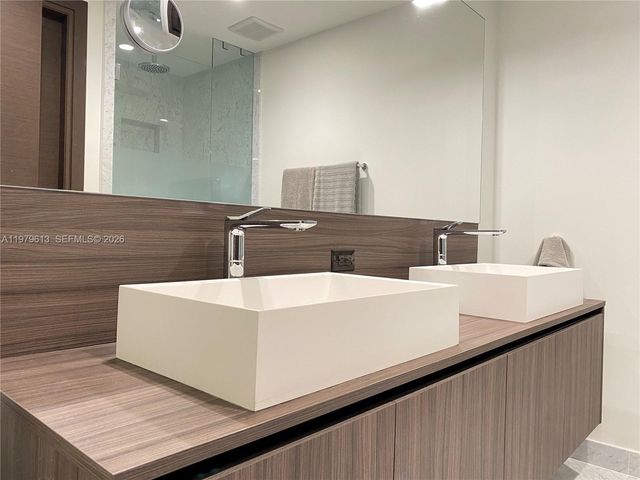 1000 Brickell Plaza 3807, Miami, FL 33131