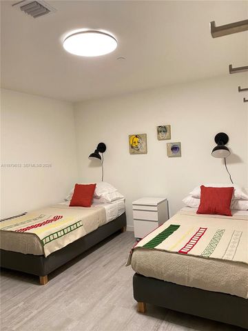 1000 Brickell Plaza 3807, Miami, FL 33131