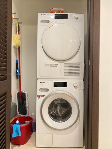 1000 Brickell Plaza 3807, Miami, FL 33131