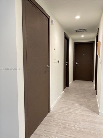 1000 Brickell Plaza 3807, Miami, FL 33131