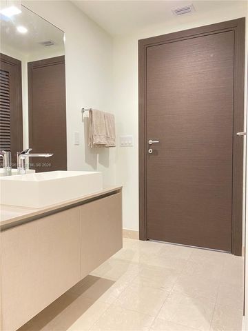 1000 Brickell Plaza 3807, Miami, FL 33131