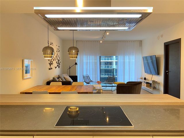 1000 Brickell Plaza 3807, Miami, FL 33131