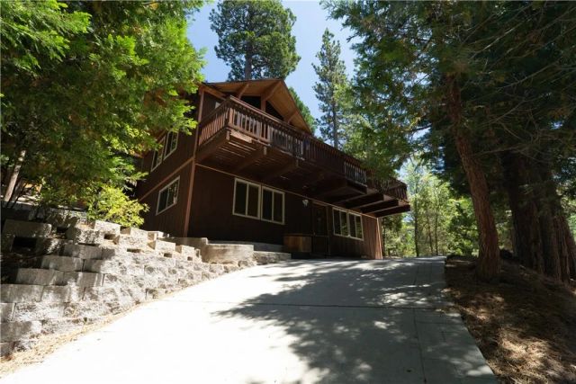 392 Pioneer, Lake Arrowhead, CA 92352