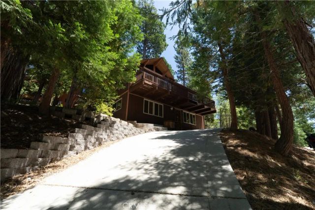 392 Pioneer, Lake Arrowhead, CA 92352