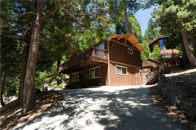 392 Pioneer, Lake Arrowhead, CA 92352
