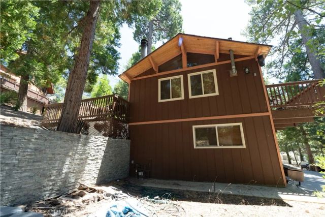392 Pioneer, Lake Arrowhead, CA 92352