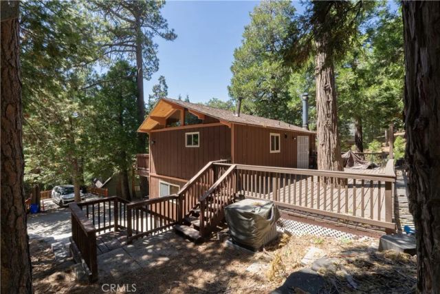 392 Pioneer, Lake Arrowhead, CA 92352