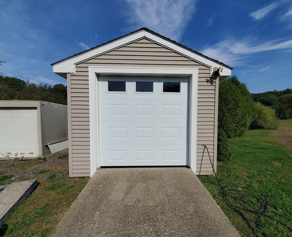 4 Bernards Way, Rochester, MA 02770