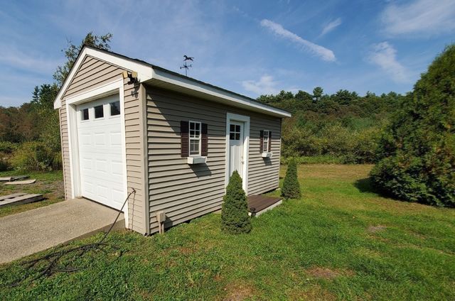 4 Bernards Way, Rochester, MA 02770