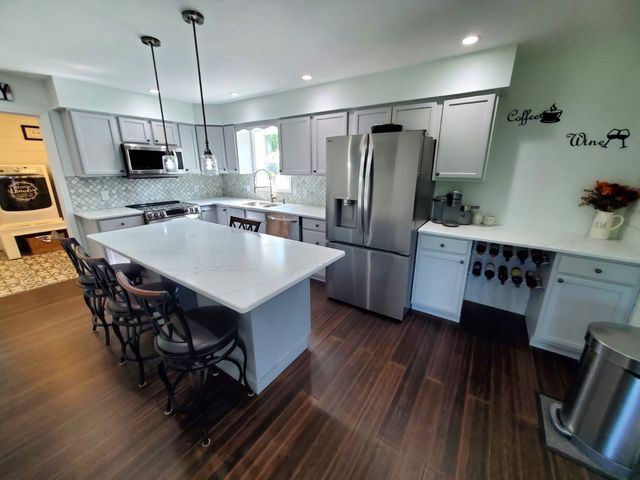 4 Bernards Way, Rochester, MA 02770