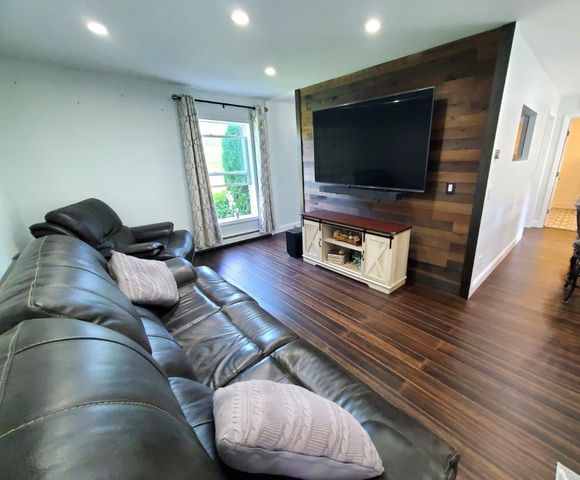 4 Bernards Way, Rochester, MA 02770