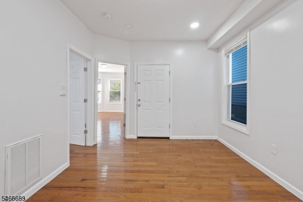 346 Sanford Ave, Newark City, NJ 07106 — photo 2