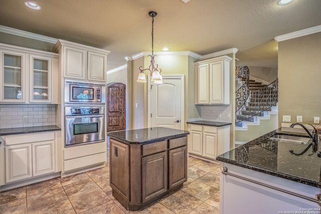 8835 NAPA LNDG, Boerne, TX 78015