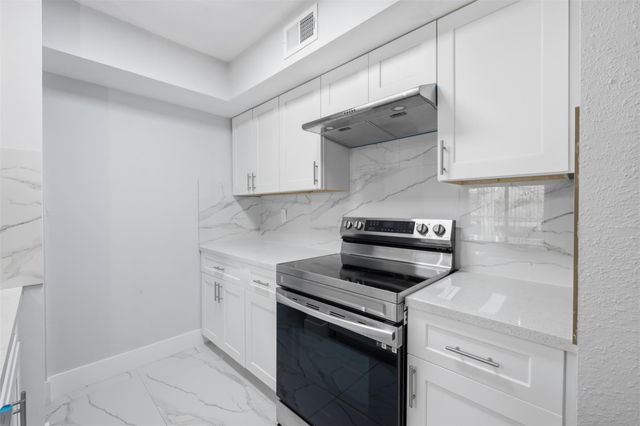 9350 Country Creek Drive 41, Houston, TX 77036