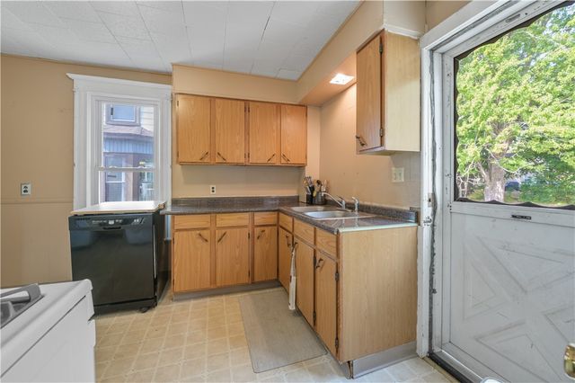 334 West Oak Orchard Street, Shelby, NY 14103