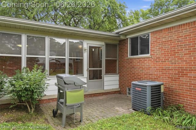 33007 Grennada Street, Livonia, MI 48154