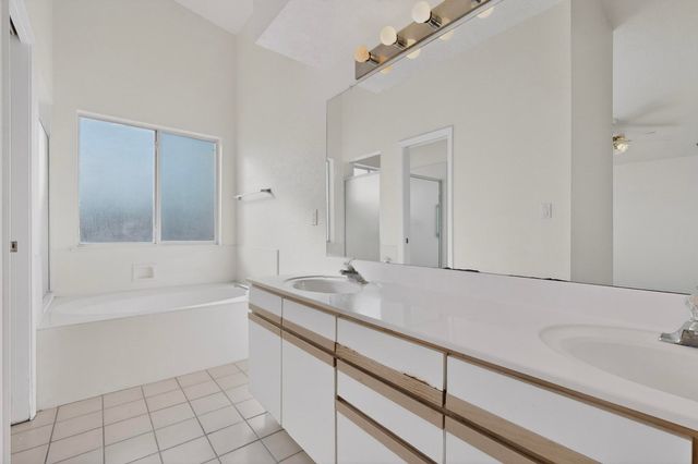 811 Bryce Canyon Street SE, Albuquerque, NM 87123