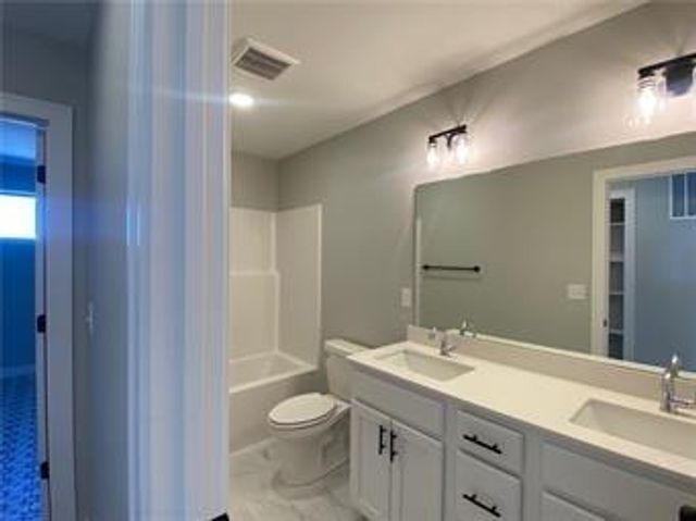 17174 W 164th Terrace, Olathe, KS 66062