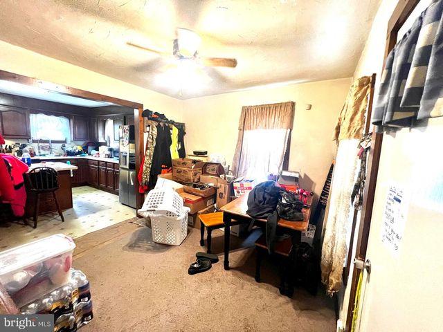 13 E PENNSYLVANIA AVE, Yoe, PA 17313