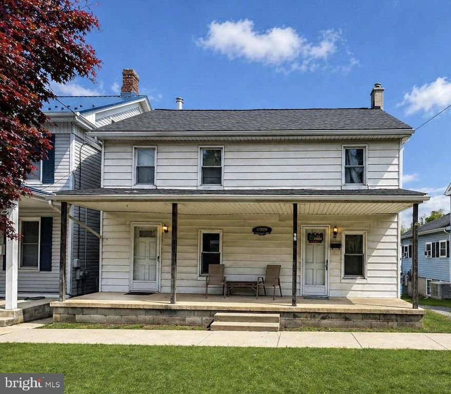 13 E PENNSYLVANIA AVE, Yoe, PA 17313