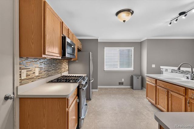 8589 Barrington Drive, Ypsilanti, MI 48198