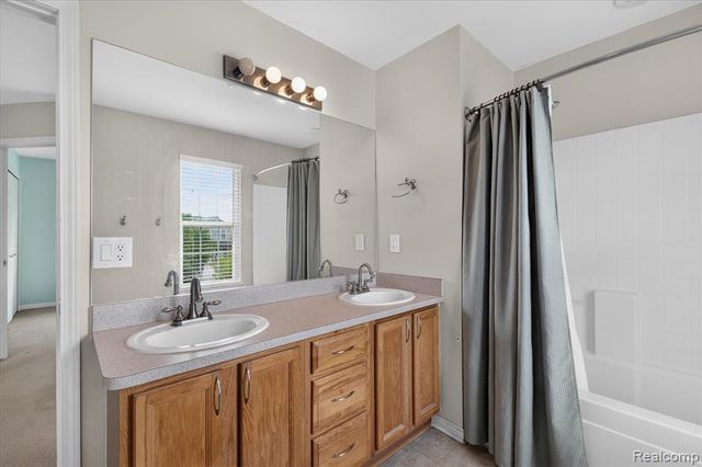 8589 Barrington Drive, Ypsilanti, MI 48198