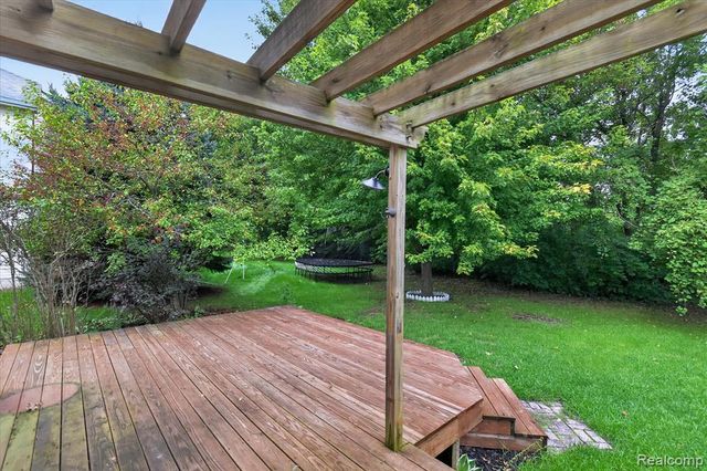 8589 Barrington Drive, Ypsilanti, MI 48198